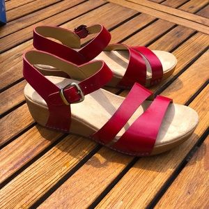 NWT Dansko Lindsay Burnished Calf -RED